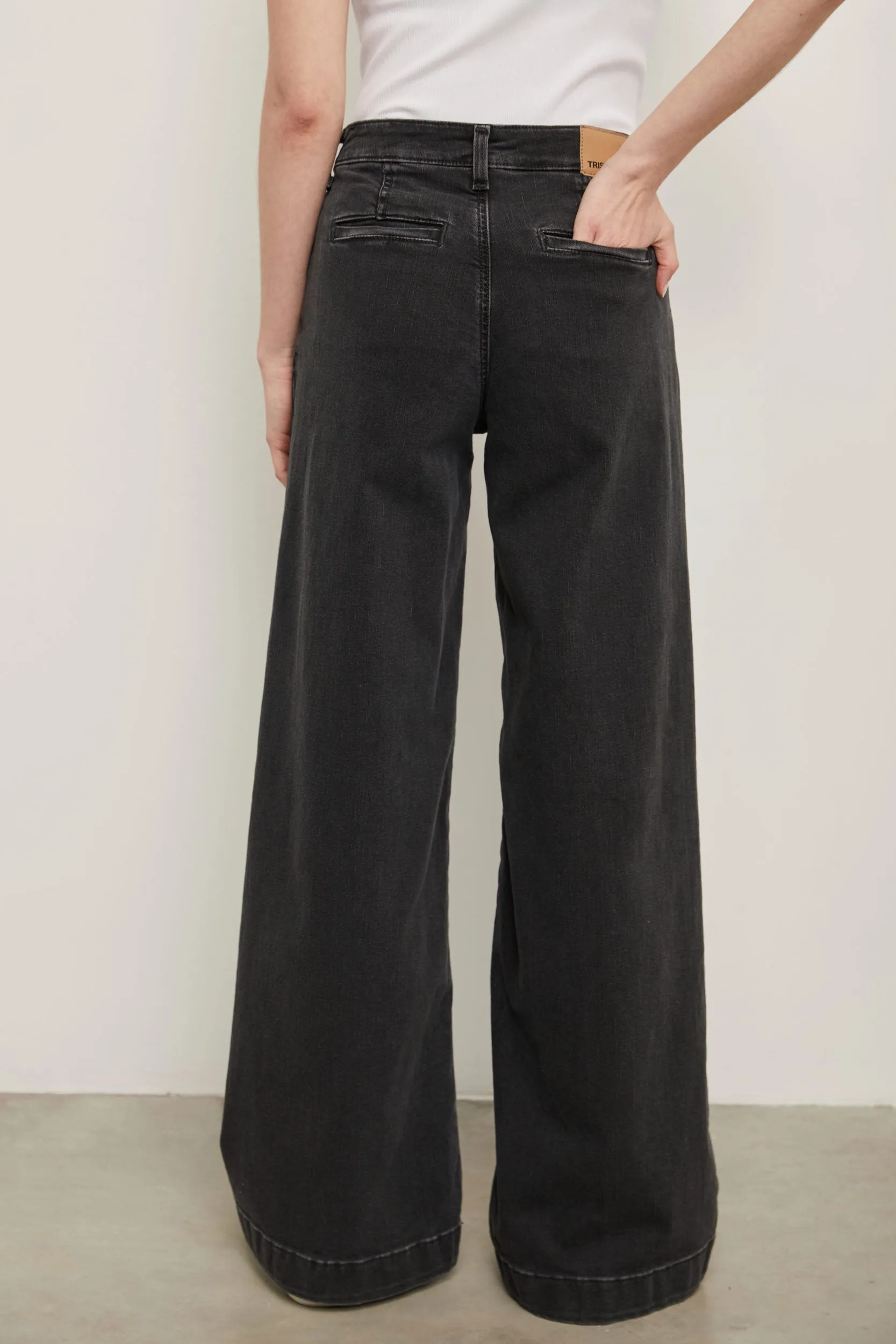 Modern fit wide leg jean